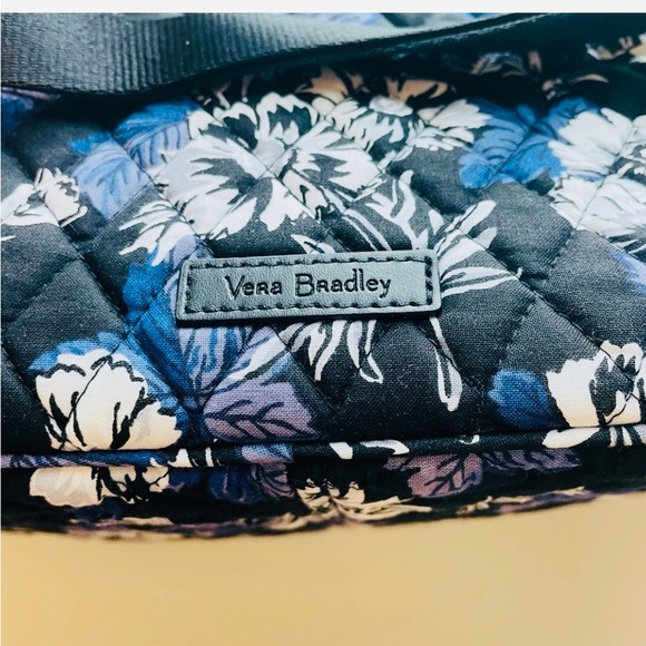 Vera Bradley Compact Traveler Bag
In Frosted Floral (Retired Color) - Picture 5 of 13